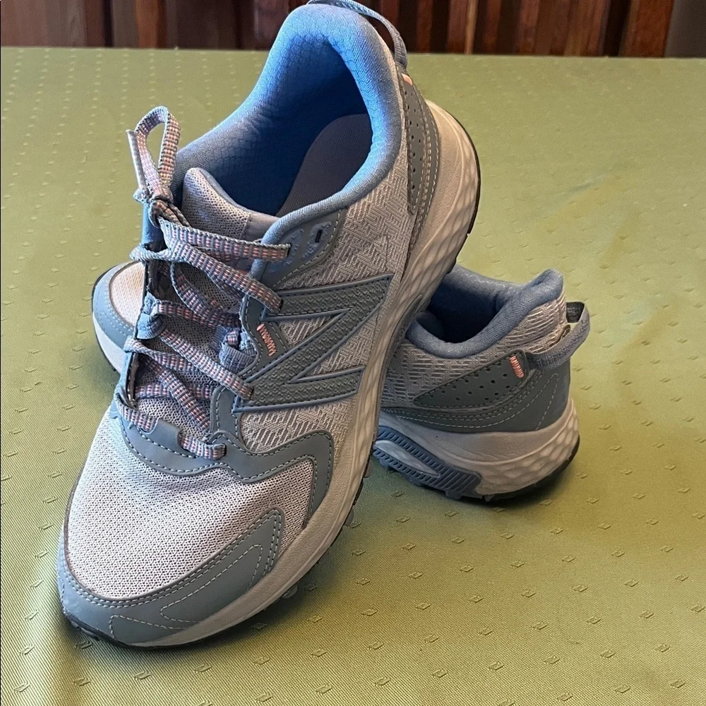 New Balance Women's Athletic Shoes in Blue and gray size 9